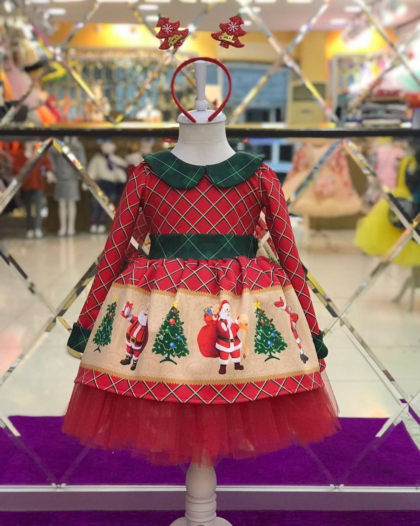 Rochie si coronita de Craciun